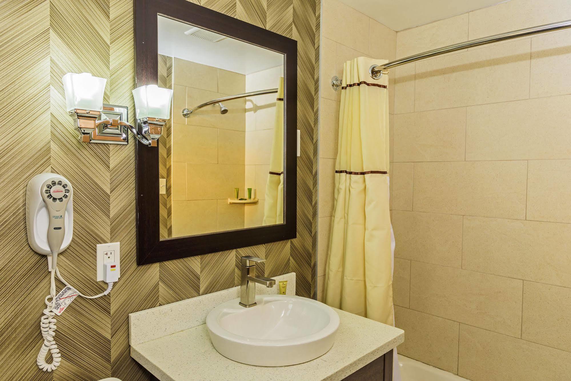 Aarya Hotel By Niagara Fashion Outlets Niagara Falls Esterno foto